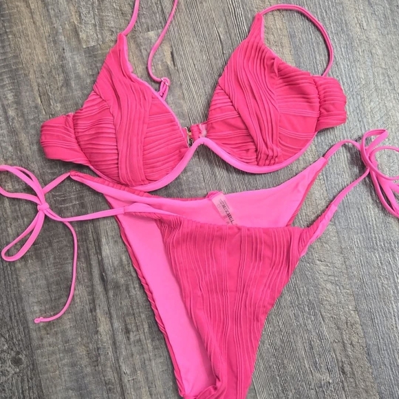 Amazon Pink Bikini Set - Picture 1 of 1